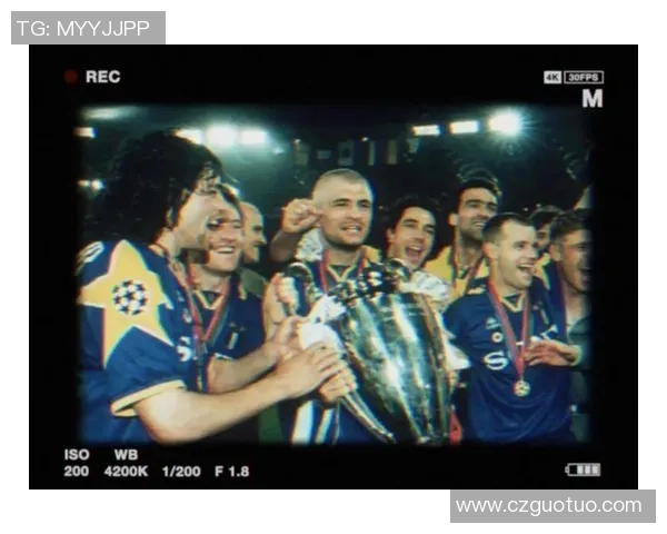 以传奇球星名字命名的经典足球设计与荣耀时刻解析 以传奇球星名字命名的经典足球设计与荣耀时刻解析