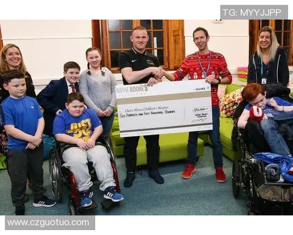 小孩感动足球球星送上亲手制作礼物球星暖心回应视频温馨瞬间 小孩感动足球球星送上亲手制作礼物球星暖心回应视频温馨瞬间