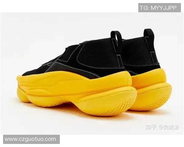 探秘足球明星内衬设计背后的功能美学与运动表现关系