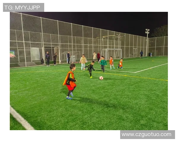 星空下的绿茵奇迹足球场:银河与竞技交织的璀璨夜幕 星空下的绿茵奇迹足球场:银河与竞技交织的璀璨夜幕