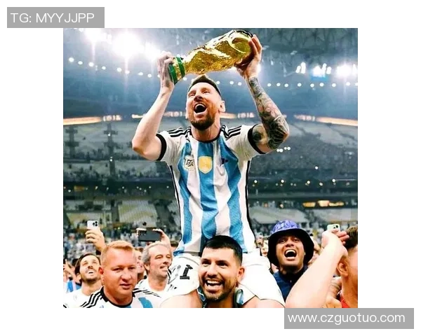 从贝利到梅西：跨越时代的足球传奇与球王之路