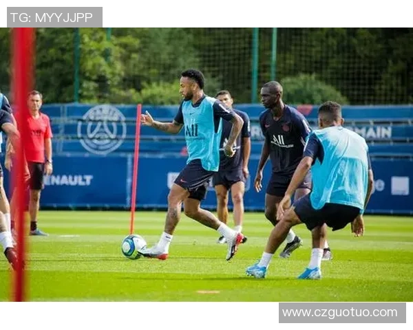 穿蓝色足球鞋的球星盘点 他们的脚下风采与赛场精彩表现