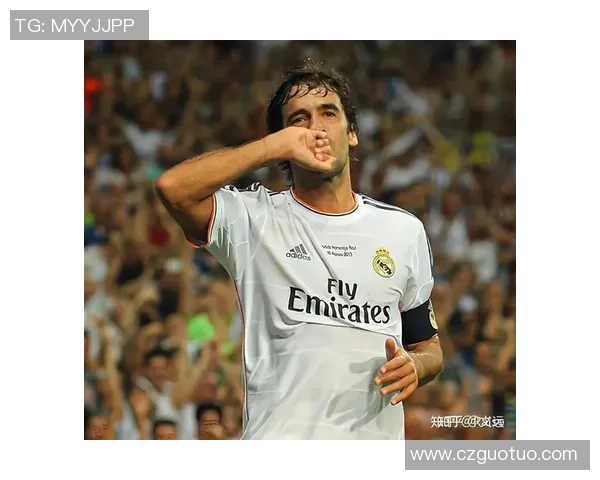 足球场上最深情的球星是谁他的爱情与激情融入每一场比赛 足球场上最深情的球星是谁他的爱情与激情融入每一场比赛